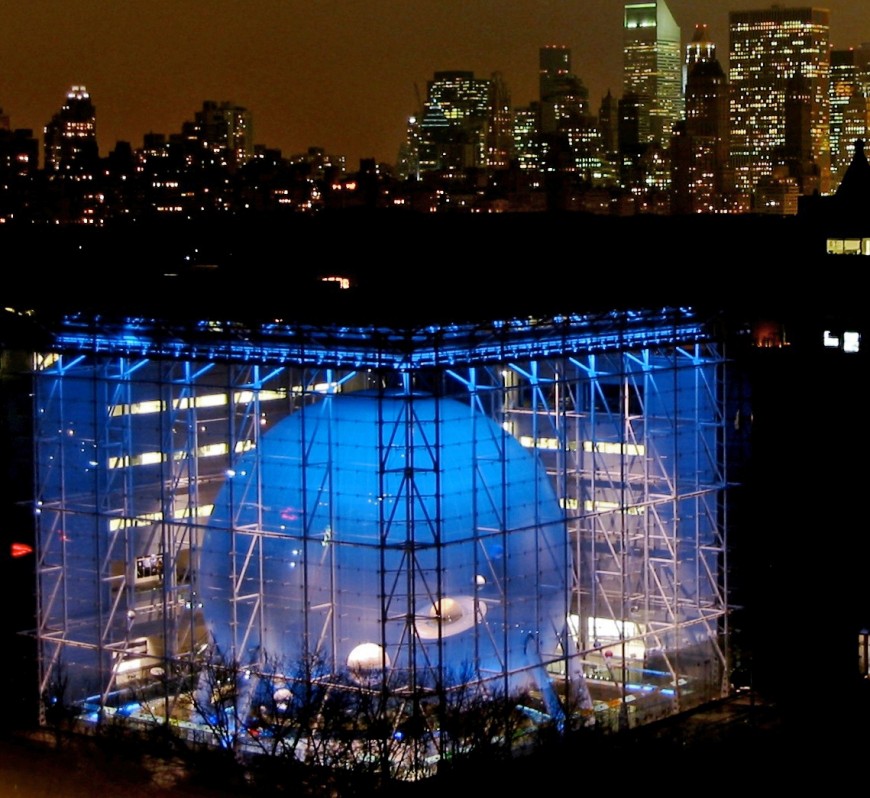 Hayden Planetarium at the Museum of Natural History in New York City by Alfred Gracombe licensed under the terms of CC BY-SA 3.0