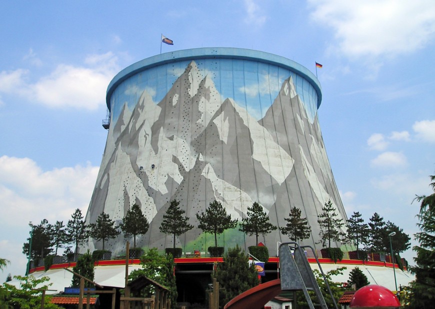 The climbing wall, up the side of the former cooling tower at Wunderland Kalkar by Koetjuh is licensed under the terms of Public Domain