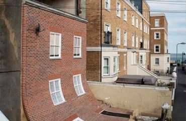 From the Knees of My Nose to the Belly of My Toes by Alex Chinneck licensed under the terms of CC BY-SA 4.0