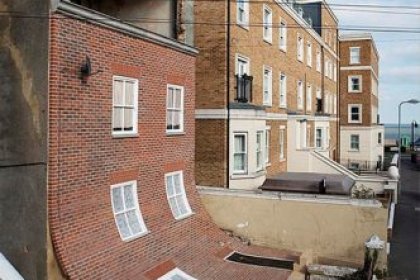 From the Knees of My Nose to the Belly of My Toes by Alex Chinneck licensed under the terms of CC BY-SA 4.0