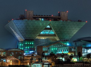 Tokyo Big Sight by heiwa4126 licensed under the terms of CC BY 2.0
