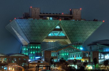 Tokyo Big Sight by heiwa4126 licensed under the terms of CC BY 2.0