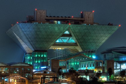 Tokyo Big Sight by heiwa4126 licensed under the terms of CC BY 2.0