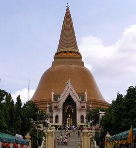 Phra Pathom Chedi at Wat Phra Pathom Chedi, Nakorn Pahom, Thailand by ScorpianPK licensed under the terms of CC BY-SA 3.0