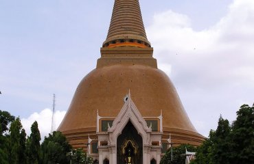 Phra Pathom Chedi at Wat Phra Pathom Chedi, Nakorn Pahom, Thailand by ScorpianPK licensed under the terms of CC BY-SA 3.0