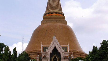 Phra Pathom Chedi at Wat Phra Pathom Chedi, Nakorn Pahom, Thailand by ScorpianPK licensed under the terms of CC BY-SA 3.0