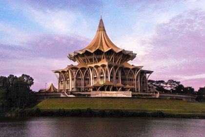 Sarawak New Parliament Building by Nicky Tay is licensed under CC BY-SA 4.0 / Cropped from original