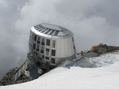 The new Refuge du Goûter by Coronium is licensed under CC BY-SA 3.0