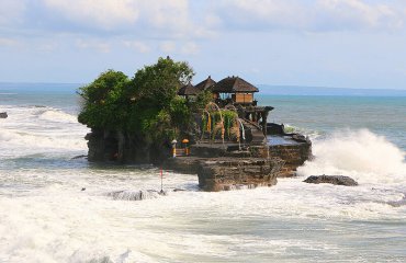 Tanah Lot, Bali by Juan Antonio Segal licensed under the terms of CC by 2.0