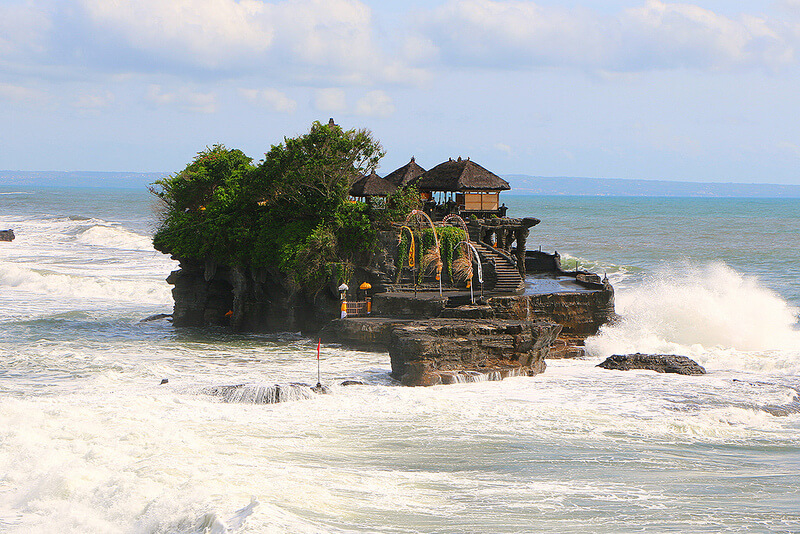 Tanah Lot, Bali by Juan Antonio Segal licensed under the terms of CC BY 2.0