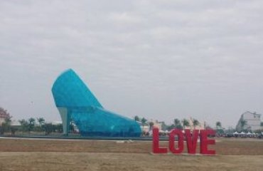 High-Heel Wedding Church in Chiayi, Taiwan by Pilzland licensed under the terms of the CC BY-SA 4.0