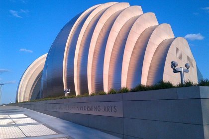 Kauffman Center for the Performing Arts by Burdettekevin licensed under the terms of the CC BY-SA 3.0