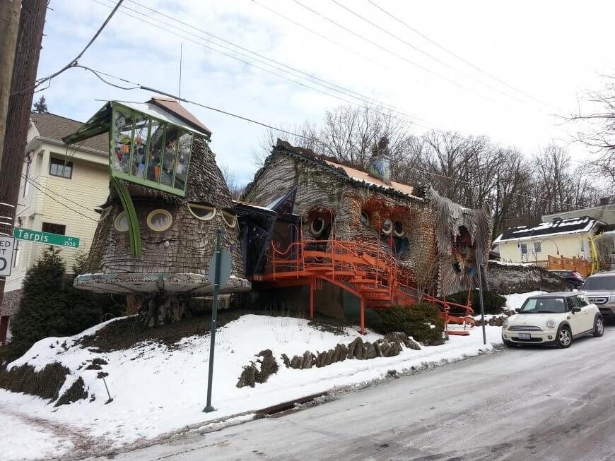 Mushroom House by Dave Menninger licensed under the terms of CC BY-SA 3.0