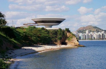 Niteroi Art Museum by Marcio Sette licensed under the terms of the CC BY-SA 3.0