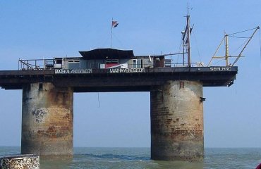 Sealand by Richard Lazenby licensed under the terms of public domain