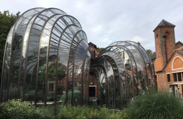 Bombay Sapphire Glasshouses by Andrewrabbott licensed under the terms of CC BY-SA 4.0