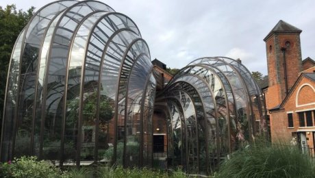 Bombay Sapphire Glasshouses by Andrewrabbott licensed under the terms of CC BY-SA 4.0