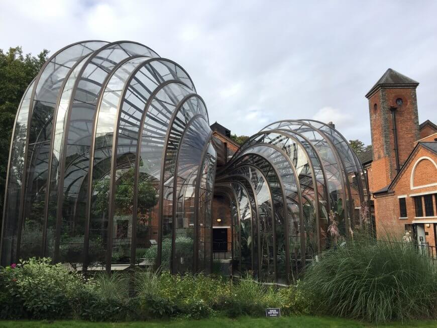 Bombay Sapphire Glasshouses by Andrewrabbott licensed under the terms of CC BY-SA 4.0