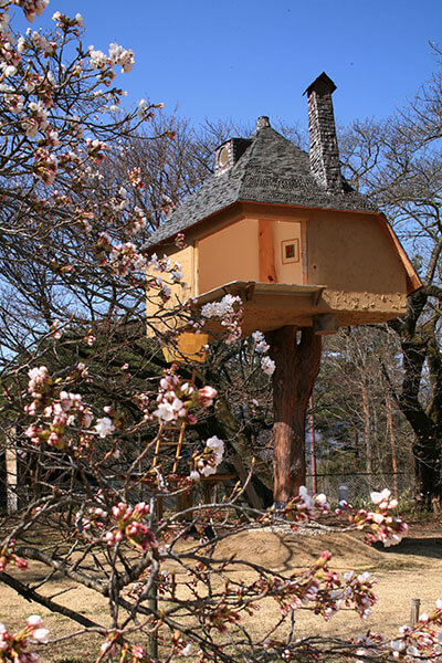 Exterior, Tetsu Teahouse by Terunobu Fujimori by Dana + LeRoy is licensed under CC BY 2.0