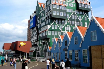 Zaandam Zaanse groene huisjes hotel Inntel by David van der Mark is licensed under CC BY-SA 2.0
