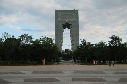 Gyeongju Tower Bomun, South Korea077 by Chris Anderson is licensed under CC BY-SA 2.0