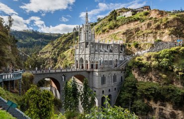 Santuario_de_Las_Lajas,_Ipiales,_Colombia,_2015-07-21,_DD_21-23_HDR-Edit by Diego Delso is licensed under CC BY-SA 2.0