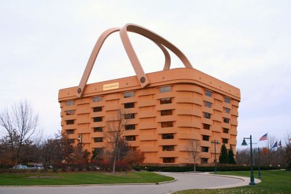 Newark-ohio-longaberger-headquarters-front by Tysto is used under the public domain.