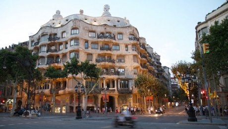 Casa Mila by Rob Shenk is licensed under CC BY-SA 2.0