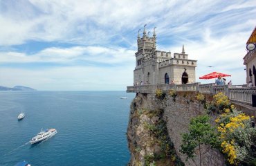 Swallow's Nest, Crimea, Russia by Fr Maxim Massalitin is licensed under CC BY-SA 2.0