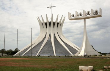 Catedral Metropolitana Nossa Senhora Aparecida (Cathedral of Brasilia) by Liam Lysaght is licensed under CC BY 2.0
