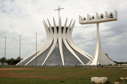 Catedral Metropolitana Nossa Senhora Aparecida (Cathedral of Brasilia) by Liam Lysaght is licensed under CC BY 2.0