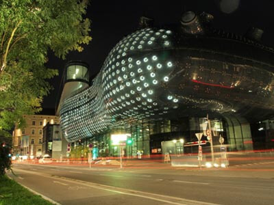 Kunsthaus Graz at night by William is licensed under CC BY-ND 2.0