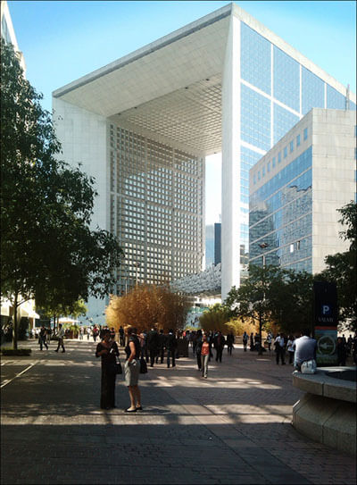 "Grande Arche" by Thomas Münter is licensed under CC BY 2.0