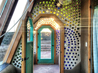 "earthship-interior25" by Jenny Parkins is licensed under CC BY-SA 2.0