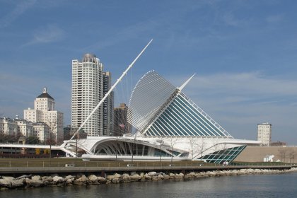 “Milwaukee Art Museum” by JohnPickenPhoto is licensed under CC BY 2.0